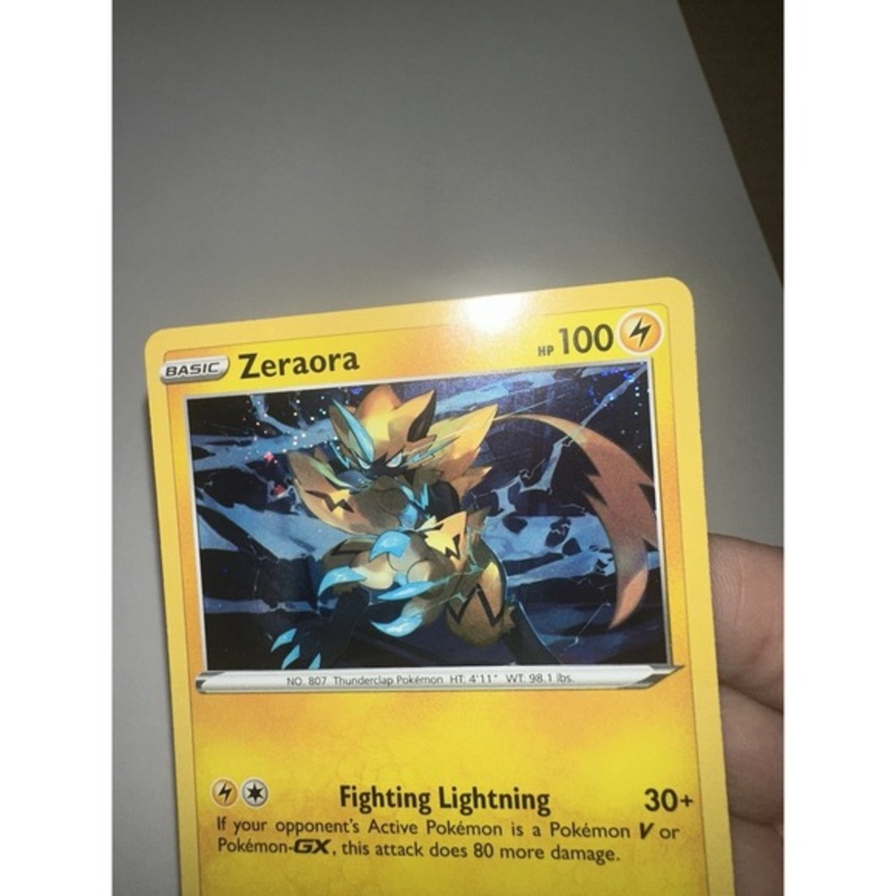 Zeraora 061/185 LP FART SWIRL Vivid Voltage Cosmos Holo Rare See pics